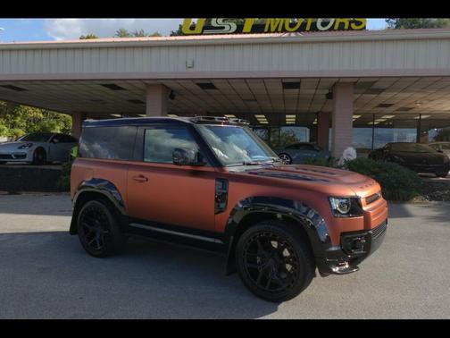 2023 Land Rover Defender V8