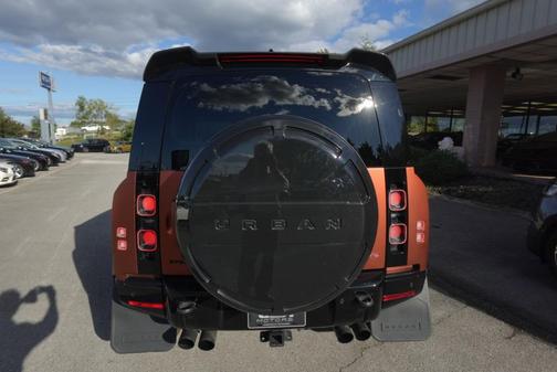 2023 Land Rover Defender V8