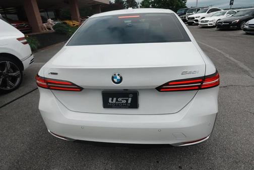 Mineral White Metallic 2025 BMW 530 xDrive