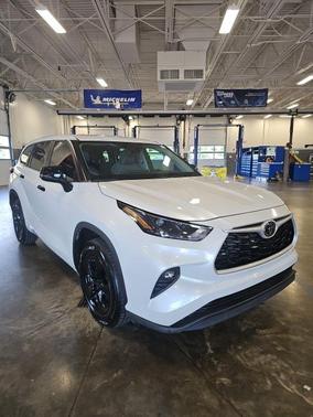 2023 Toyota Highlander LE