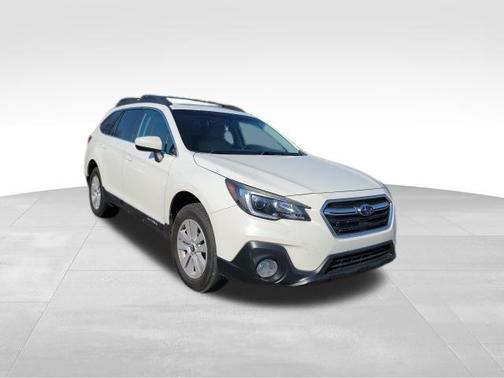 Crystal White Pearl 2018 Subaru Outback 2.5i Premium