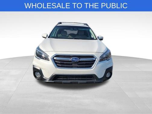 Crystal White Pearl 2018 Subaru Outback 2.5i Premium