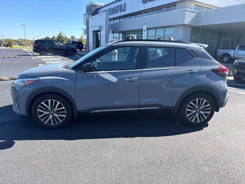 Boulder Gray Pearl 2021 Nissan Kicks SR