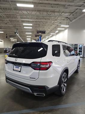 2023 Honda Pilot Touring 8-Passenger