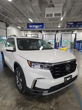 2023 Honda Pilot Touring 8-Passenger