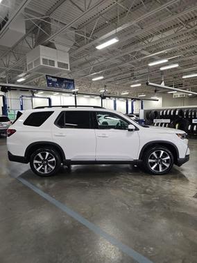 2023 Honda Pilot Touring 8-Passenger