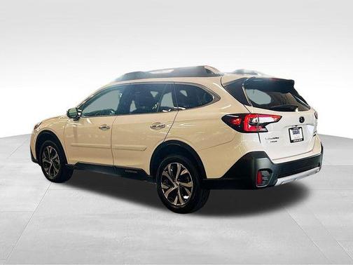 Crystal White Pearl 2022 Subaru Outback Touring XT