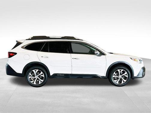 Crystal White Pearl 2022 Subaru Outback Touring XT