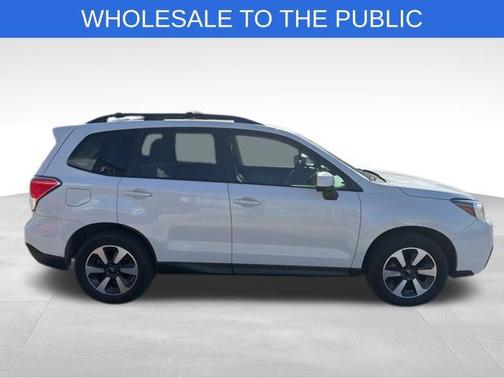 Crystal White Pearl 2018 Subaru Forester 2.5i Premium