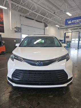 2025 Toyota Sienna LE