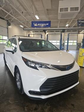 2025 Toyota Sienna LE