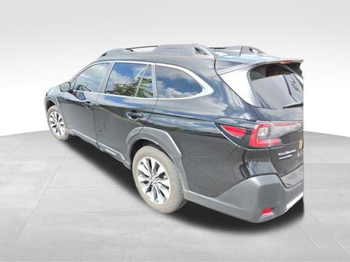 Crystal Black Silica 2023 Subaru Outback Limited
