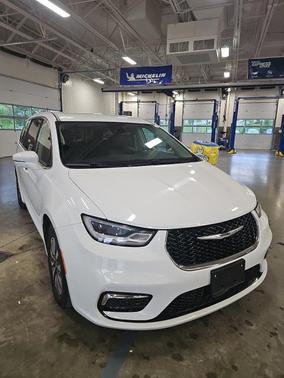 2022 Chrysler Pacifica Hybrid Touring L
