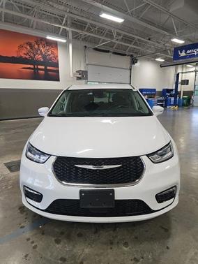 2022 Chrysler Pacifica Hybrid Touring L