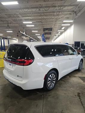 2022 Chrysler Pacifica Hybrid Touring L