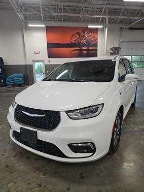 2022 Chrysler Pacifica Hybrid Touring L