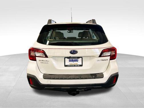 Crystal White Pearl 2018 Subaru Outback 2.5i