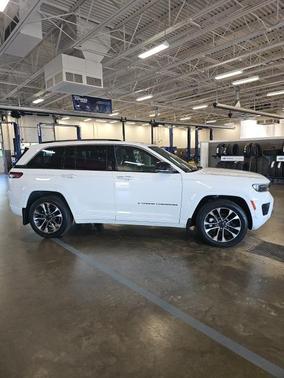 2022 Jeep Grand Cherokee Overland