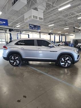 2024 Volkswagen Atlas Cross Sport 2.0T SE w/Technology