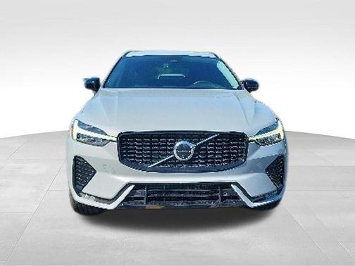 Vapour Grey Metallic 2024 Volvo XC60 B5 Plus Dark Theme