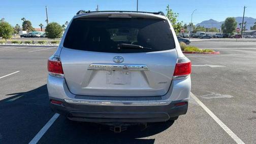 Classic Silver Metallic 2012 Toyota Highlander SE