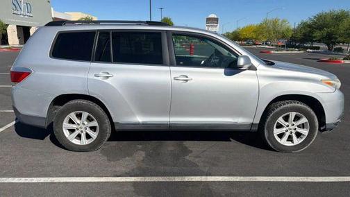 Classic Silver Metallic 2012 Toyota Highlander SE