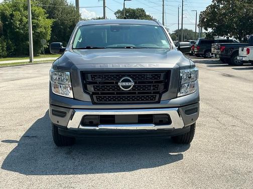 2023 Nissan Titan SV