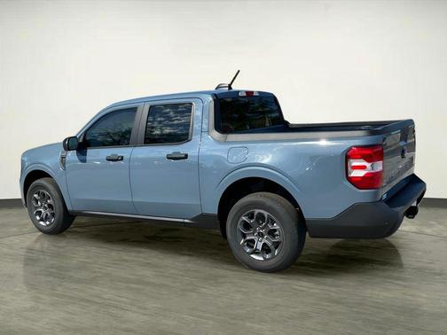 Azure Gray Metallic Tri-Coat 2026 Ford Maverick XLT