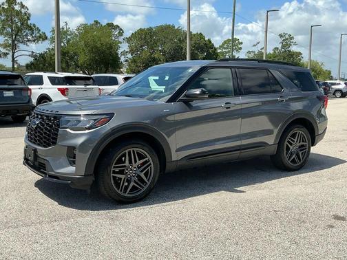 Gray Metallic 2025 Ford Explorer ST-Line