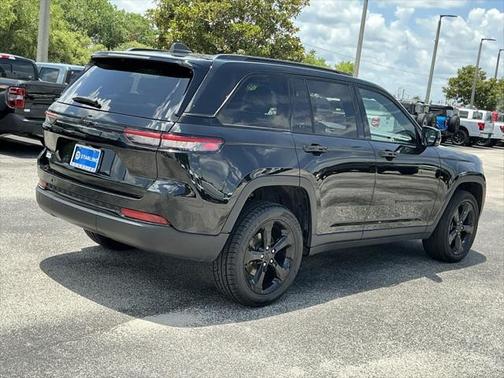 2023 Jeep Grand Cherokee LAREDO