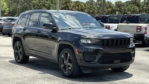 2023 Jeep Grand Cherokee LAREDO