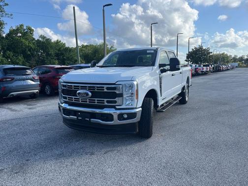 Oxford White 2025 Ford F-250 XLT