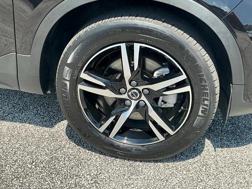 2024 Volvo XC40 B5 Core