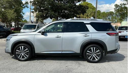 2022 Nissan Pathfinder Platinum