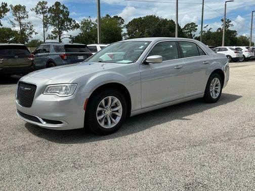 Silver Mist Clearcoat 2023 Chrysler 300 Touring