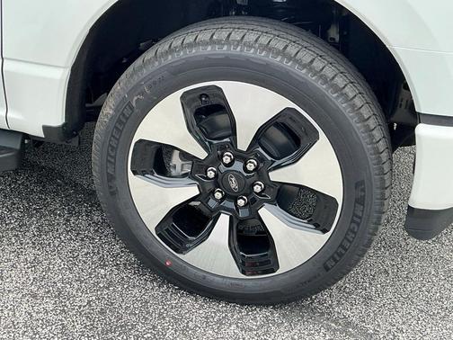 2025 Ford F-150 Lightning Platinum