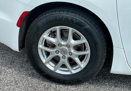 2023 Chrysler Pacifica Touring-L