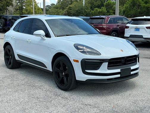 2022 Porsche Macan Base