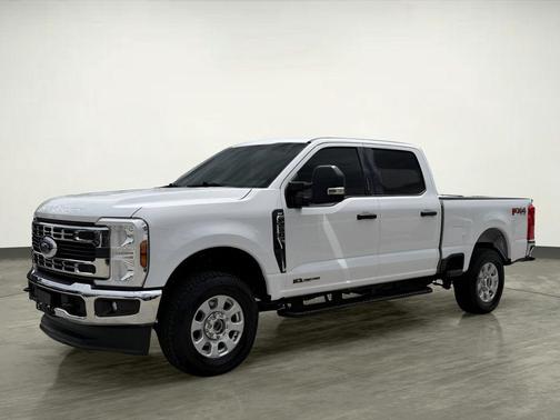 Oxford White 2024 Ford F-250 XLT