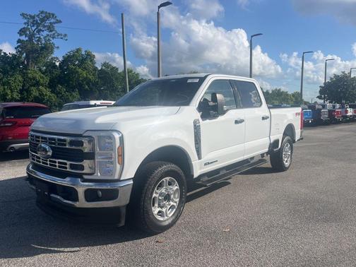 Oxford White 2025 Ford F-250 XLT