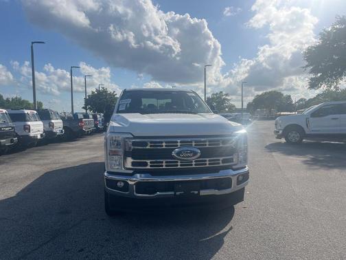 Oxford White 2025 Ford F-250 XLT