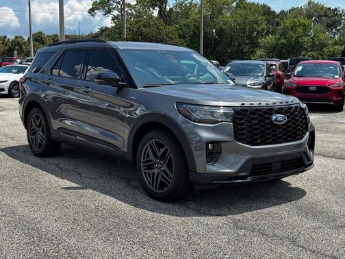 2025 Ford Explorer ST-Line