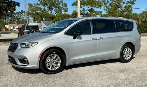 2024 Chrysler Pacifica Touring-L