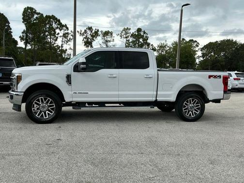Oxford White 2019 Ford F-250 Lariat