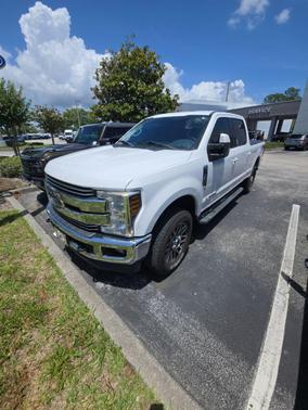 Oxford White 2019 Ford F-250 Lariat