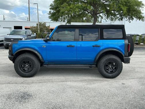 Velocity Blue Metallic 2022 Ford Bronco Wildtrak
