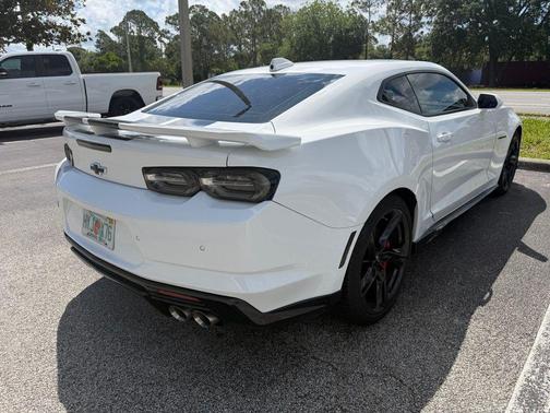 Summit White 2022 Chevrolet Camaro 2SS