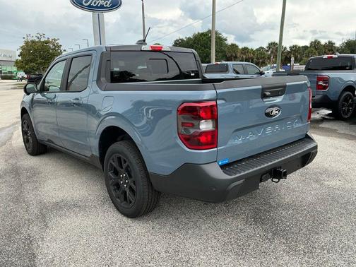Azure Gray Metallic Tri-Coat 2025 Ford Maverick Lariat
