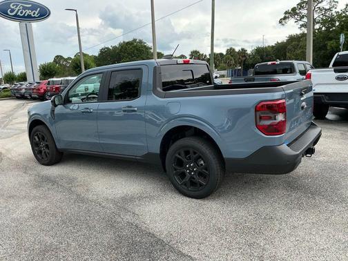 Azure Gray Metallic Tri-Coat 2025 Ford Maverick Lariat