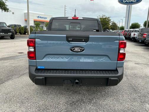 Azure Gray Metallic Tri-Coat 2025 Ford Maverick Lariat